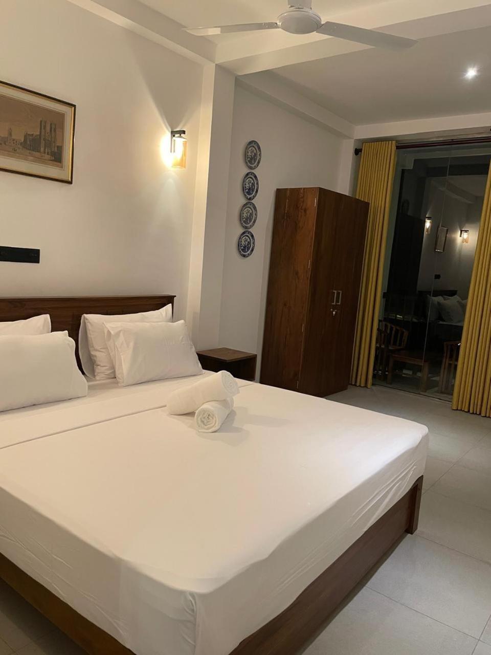 Kings Bay Beach Resort Galle Exterior photo